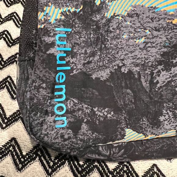 NWT Psychedelic Mini Belt Bag lululemon EBB - Picture 7 of 13